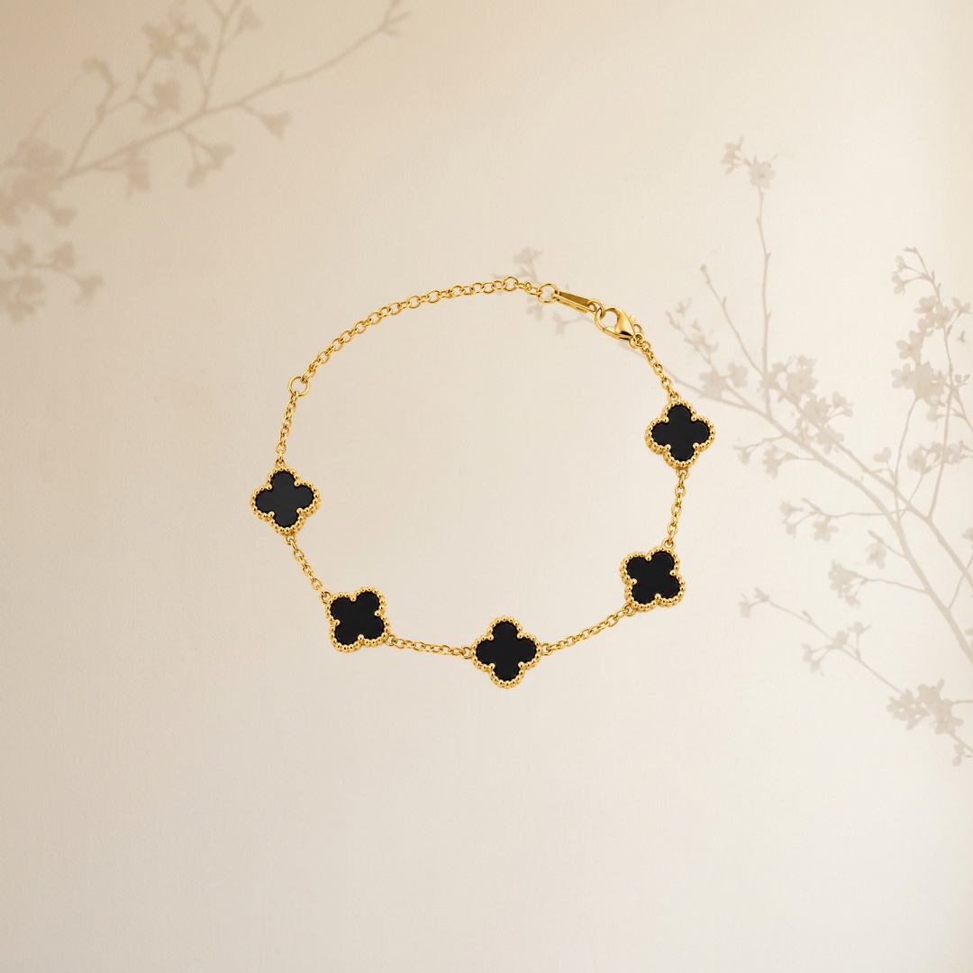 Solitaire Clover Charm Bangle